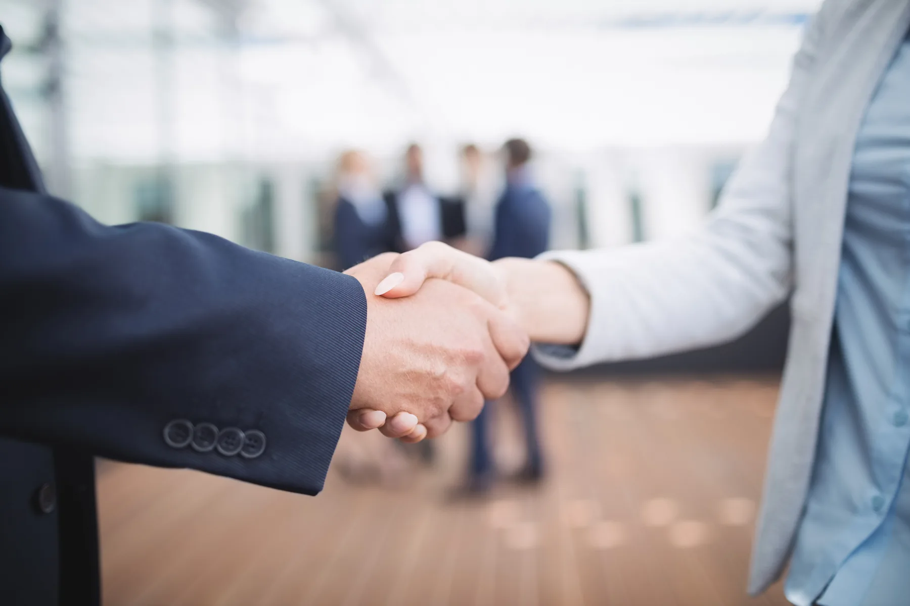 Parteneriat de afaceri încheiat într-o companie de consultanță energetică